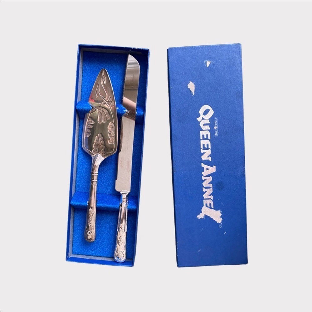 VINTAGE | Queen Anne Wedding Cake Sever and Knife